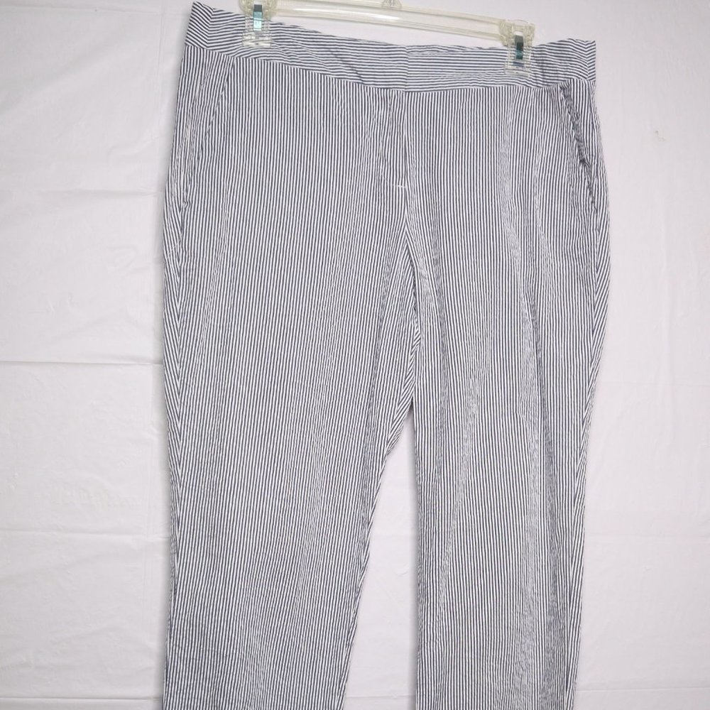 British Khaki women's capri pants size 10 stripes blue white pre-owned